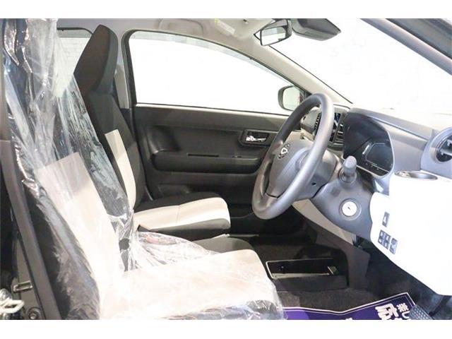 良好な視界とスムーズな乗り降りを実現した運転席。運転席はアイポイントを高くし視界良好です。