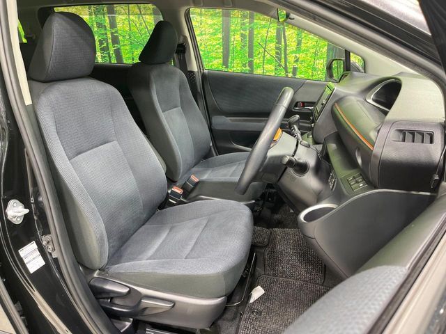 運転席シート廻りは使用感も少なく、良好な状態となっています。丁寧に使われていたことがよくわかりますね。