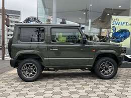 ガラス面を立て、サイドに雪がたまりにくくしたスクエアサイドボディ。