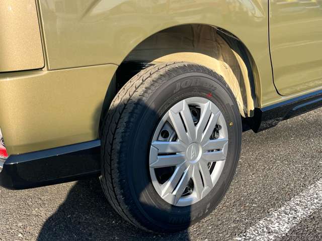 ☆後列シート片側収納☆後列シートを片側だけ格納することにより、3人乗った状態で便利で更に大きな荷物を運ぶ事が出来ます。