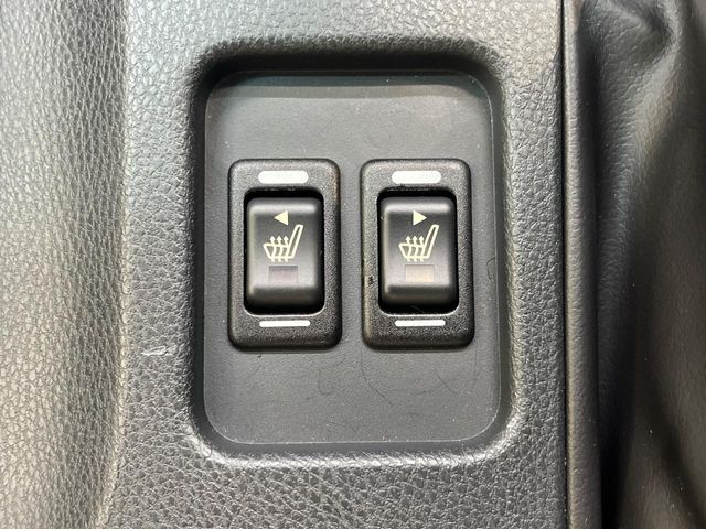 【シートヒーター】寒い日に重宝するシートヒーター！エアコンより早く温まってくれるので寒がりの人も安心ですね♪エアコンの温風は乾燥するから苦手、という方にもをおすすめです。