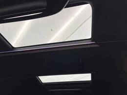 【サンルーフ】開放感たっぷりの希少装備、サンルーフが装着されています！車内に明かりを取り入れたり景色を楽しむ以外にも、車内の空気も簡単に換気できて快適です！