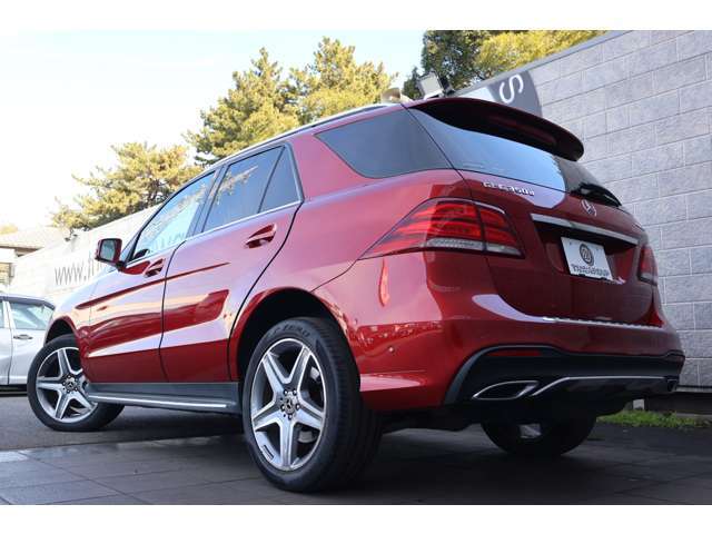 メルセデスSUVの中核モデル「GLE」　GLE350d 4マチック スポーツ　入庫です！ボディカラーは希少色ヒヤシンスレッド！