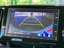 【バックカメラ】駐車時に後方がリアルタイム映像で確認できます。大型商業施設や立体駐車場での駐車時や、夜間のバック時に大活躍！運転スキルに関わらず、今や必須となった装備のひとつです！