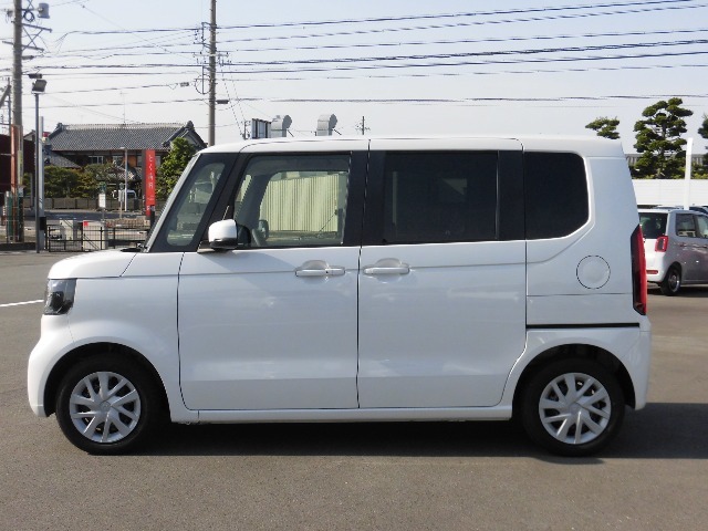 ご納車前には納車点検整備を実施いたします。指定交換部品（エンジンオイル、オイルエレメント、ワイパーゴム等）新品交換致します。その他必要交換部品は点検時交換致します。