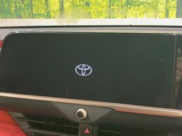 【12.3インチワイドナビ】高級感とインパクトのある大型ワイドナビを装備。各種オーディオ操作はもちろん、横長ワイド画面でのマップ2分割表示など、利便性も高いナビです♪