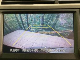 【バックカメラ】駐車時に後方がリアルタイム映像で確認できます。大型商業施設や立体駐車場での駐車時や、夜間のバック時に大活躍！運転スキルに関わらず、今や必須となった装備のひとつです！