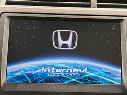 【メーカー純正ナビ】インテリアに溶け込むスタイリッシュな「専用設計」メーカーナビを装備♪視認性や操作性など基本性能にも優れ、より上質なカーライフをお楽しみいただけます。