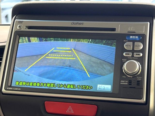 【バックカメラ】駐車時に後方がリアルタイム映像で確認できます。大型商業施設や立体駐車場での駐車時や、夜間のバック時に大活躍！運転スキルに関わらず、今や必須となった装備のひとつです！