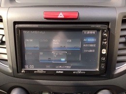 【オーディオ機能】ナビに一体のオーディオは、フルセグTVの他にDVD/CDプレーヤーを装備♪もちろんFM/AMラジオもお聞きいただけますよ♪