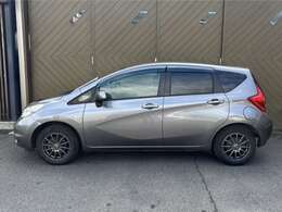 Lpa（エルパ）西側駐車場より直進50m！広い展示場で、ごゆっくりと車両をお選び下さい！お買い物のついでにお気軽にお立ち寄りください♪ドゥーカーズK無料TEL0078-6003-283309 LINE：https://lin.ee/d9KIuRC