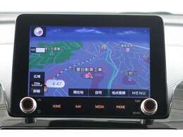 8インチのディスプレイでナビゲーションやモニター、フルセグ、Apple　CarPlay、Android　Autoなど多彩な機能を使えるスマホ連携ナビ！