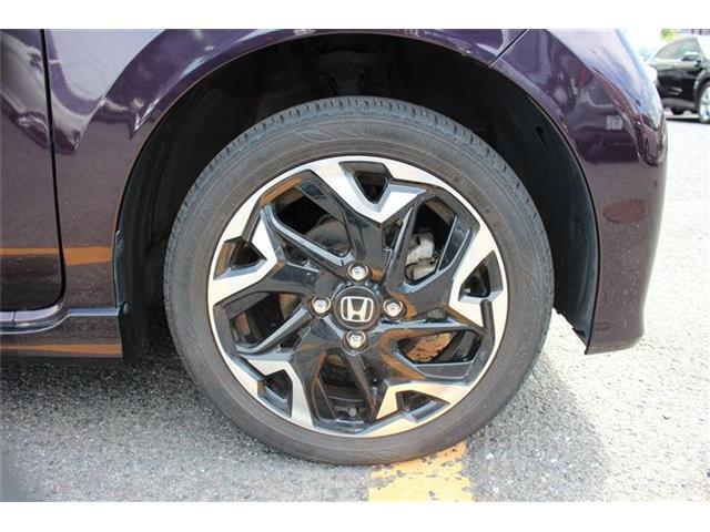 タイヤ残り溝が1.6mmになる目安として「スリップサイン」が設けられています。この車はまだまだ残っておりますので、安心してお乗り頂けます！