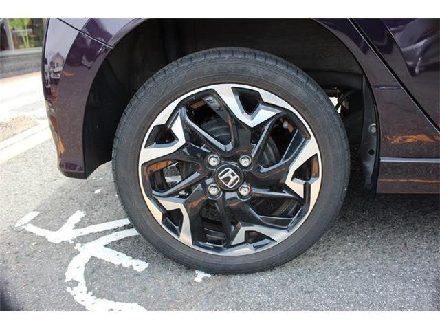 タイヤ残り溝が1.6mmになる目安として「スリップサイン」が設けられています。この車はまだまだ残っておりますので、安心してお乗り頂けます！