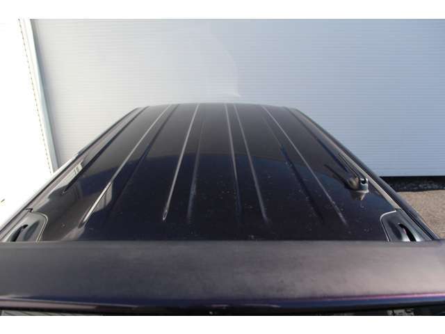 ルーフは見落としがちですが、ひょう害などの跡がないか、要チェックです。この車はキレイですよ♪
