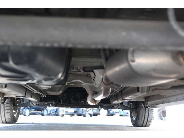 同じく下回り。足回りなどサビや凹みなど少なくキレイです