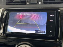 【バックカメラ】駐車時に後方がリアルタイム映像で確認できます。大型商業施設や立体駐車場での駐車時や、夜間のバック時に大活躍！運転スキルに関わらず、今や必須となった装備のひとつです！