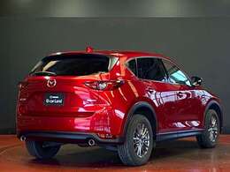【CX-5】上質感と精悍さを兼ね備え、ワイド感を強調した意匠。オールラウンドな機能美と品格、洗練されたデザイン。