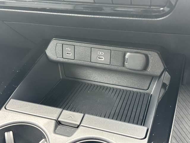 ☆車の詳細やお店情報についてのお問い合わせは、カーセンサーフリーダイヤル0078-6002-947186までお気軽にお問い合わせ下さい。当社スタッフが細かくご説明させて頂きます☆