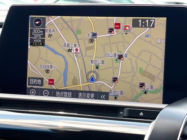 【メーカー純正ナビ】インテリアに溶け込むスタイリッシュな「専用設計」メーカーナビを装備♪視認性や操作性など基本性能にも優れ、より上質なカーライフをお楽しみいただけます。