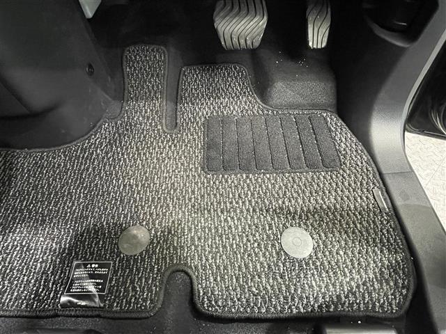 気になる車はすぐにお問い合わせください！右のカーセンサー専用無料ダイヤルから、専門スタッフがお車のご質問にお答えいたします！