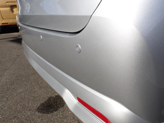 リヤバンパーに装着した4つの超音波センサーで後方にある障害物を検知し、ブザー音で知らせてくれます！衝突の危険が高まると「衝突被害軽減ブレーキ」が作動！！