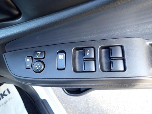 操作しやすい位置に配置された、運転席ドアのパワーウィンドー（ロック機構）、電動格納リモコンミラー。