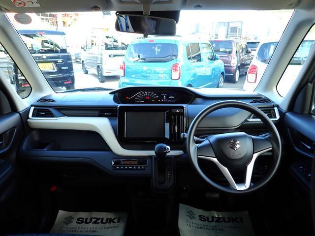 インパネATなので足元は広く、助手席への移動も簡単にできます！助手席側からの乗り降りも楽にできますよ（＾＿＾）