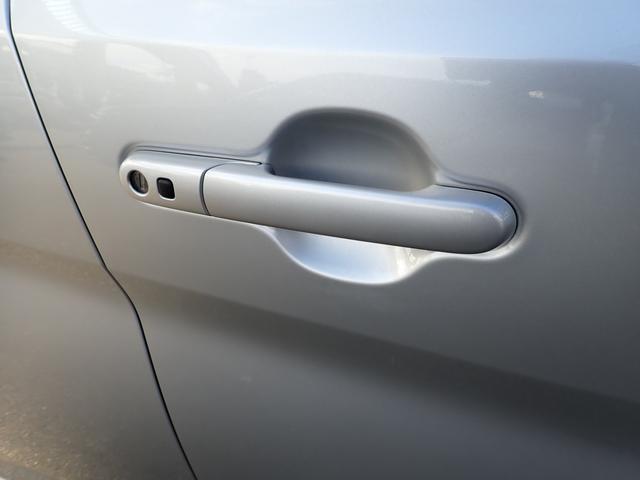 【リクエストスイッチ】リモコンキーをバッグやポケットに入れたままでも、スイッチを押すだけでドアの解錠・施錠ができます！！