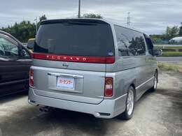 人気の中古車が総勢40台。展示場にてお客様を丁寧に車のご案内いたします。場内試乗も行えます♪