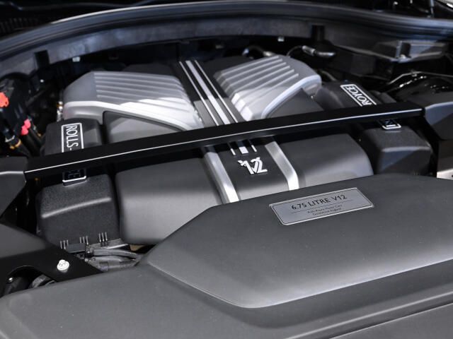 V12ツインターボエンジン
