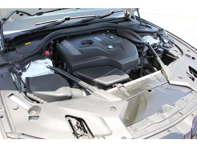 高出力252馬力（カタログ値）2000cc直噴BMWツインパワーターボ・ガソリンエンジン搭載モデル！燃費良好！環境性能に優れております！ツインパワーターボ化により、走行性能にも優れております！