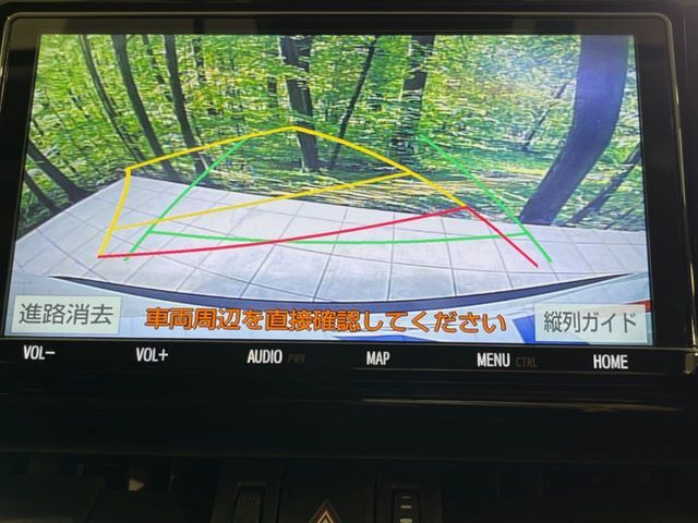 【バックカメラ】駐車時に後方がリアルタイム映像で確認できます。大型商業施設や立体駐車場での駐車時や、夜間のバック時に大活躍！運転スキルに関わらず、今や必須となった装備のひとつです！