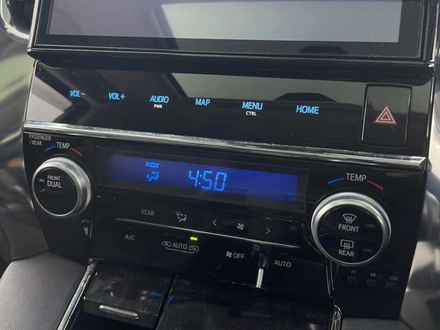 【運転席操作部】『運転席周辺の装備』の画像になります。快適なドライブを楽しむための機能が装備されています！運転席から触れるので使いやすいです！