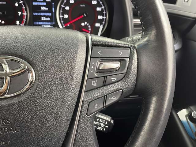 【運転席操作部】『運転席周辺の装備』の画像になります。快適なドライブを楽しむための機能が装備されています！運転席から触れるので使いやすいです！