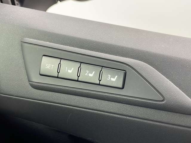 【運転席操作部】『運転席周辺の装備』の画像になります。快適なドライブを楽しむための機能が装備されています！運転席から触れるので使いやすいです！