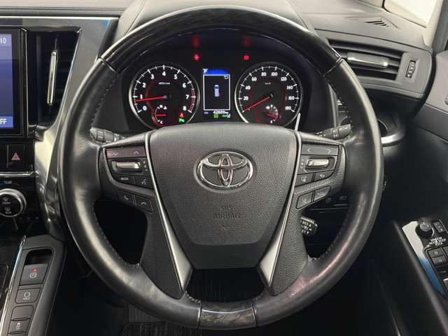 【ハンドル】『ハンドル/ステアリング』の画像になります。写真の内容に関してご不明点、ご質問等がございましたらお気軽にガリバー店舗までお問い合わせください。