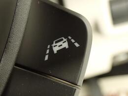 「車線逸脱抑制機能」を搭載しています。車線をはみ出しそうになると、ドライバーにステアリング操作を促し、車両を車線の内側に戻すよう支援します。