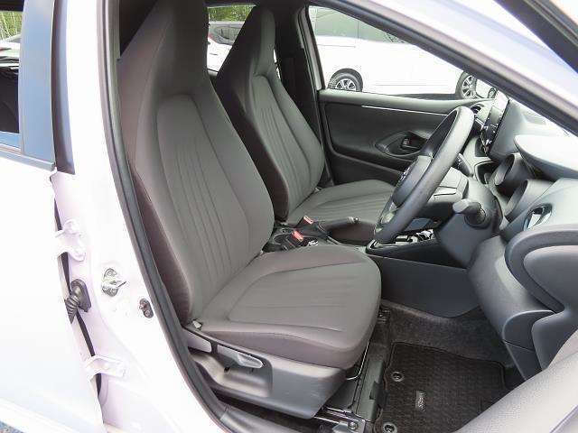 シート、ステアリング、シフトレバーなどが運転しやすい位置にレイアウトされ、さらに見通しのいい視界で運転をサポート☆