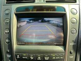「バックカメラ」駐車時に後方確認をドライバーの目では確認しづらい部分や死角部分も映像として映し出されるため、駐車や車庫の出し入れがしやすくなります！