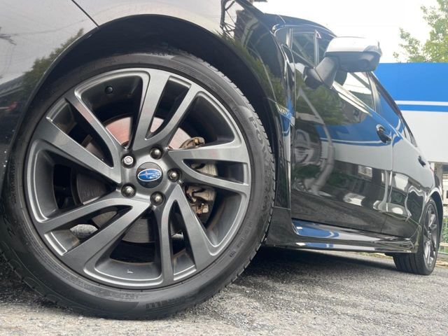 【純正18インチアルミホイール】外観にマッチした純正アルミホイールを装着しております。各種社外アルミホイールや、スタッドレスタイヤも取扱いしております。是非ご相談ください♪