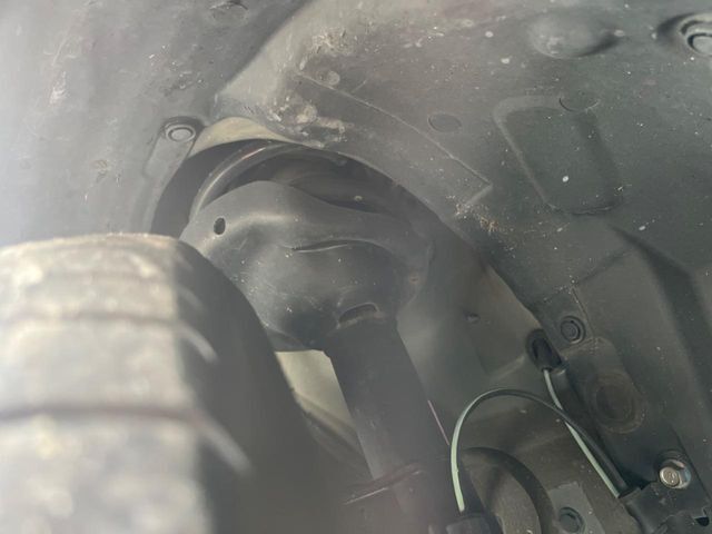 下回りの劣化予防の為の防錆加工の施工も承っております。降雪地域はもちろん、沿岸部にお住いの方や、趣味でマリン・ウィンタースポーツをされる方に大変好評いただいております。