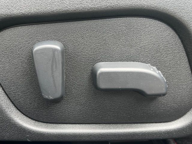 【パワーシート】スイッチ一つで簡単にシートの微調整が可能！電動だから力もいりません！快適なシートポジションにセットして、快適なドライブをお楽しみください。