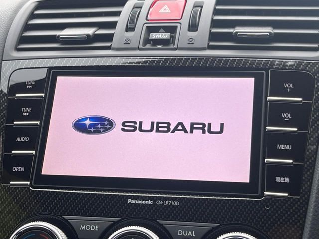 【純正ナビ】人気の純正ナビを装備しております。ナビの使いやすさはもちろん、オーディオ機能も充実！キャンプや旅行はもちろん、通勤や買い物など普段のドライブも楽しくなるはず♪