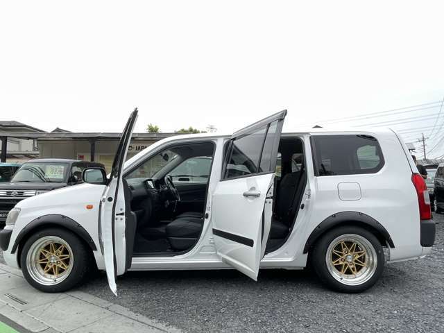 車両全塗装済みです。傷ヘコミ等は一切ないです。