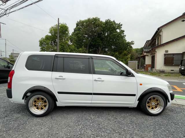 デザイン性のある社外AWが付いておりますので、お車全体のカッコよさが上がります。