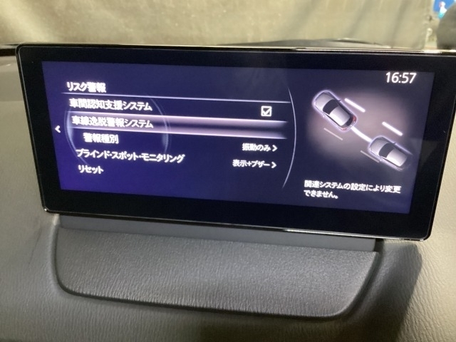 車線から逸れないようステアリングをアシスト♪車両が車線を踏み越えそうであると判断すると、ステアリングの振動・ビープ音により警告。ドライバーの素早い回避操作をサポート致します。