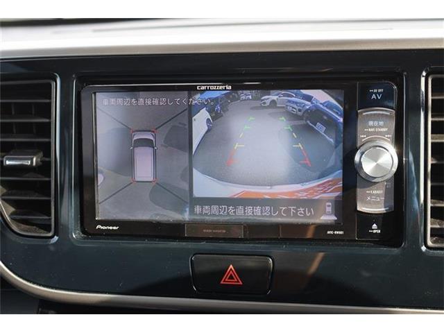 全周囲モニター付で、車庫入れも駐車もラクラクです。