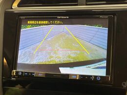 【バックカメラ】駐車時に後方がリアルタイム映像で確認できます。大型商業施設や立体駐車場での駐車時や、夜間のバック時に大活躍！運転スキルに関わらず、今や必須となった装備のひとつです！