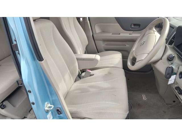 当店ではお車をご購入頂けたお客様に無料にて代車をご用意させて頂きます。代車が必要な場合は事前にお電話かメールにてお申し付けください。またアフターサービス時も代車ご準備できます。